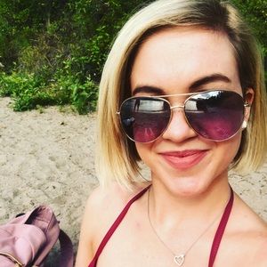 Meet your Posher, Caitlyn